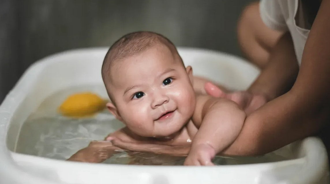 6 tips for bathing with your baby