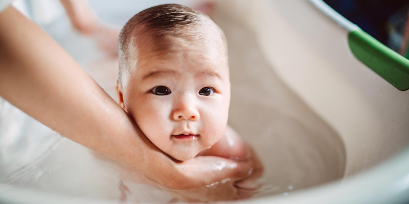 How to give a baby a bath?